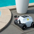Robot-aspirateur-a-batterie-nettoyeur-de-piscine-Robotclean-Accu-S-Pool-Ubbink-ambiance1