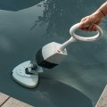 Balai-aspirateur-a-batterie-nettoyeur-de-piscine-Pool-&-Spa-Clean-Accu-Ubbink-ambiance2