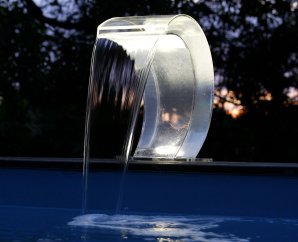 Cascade-de-piscine-en-acrylique-transparent-Mamba-Acrylc-LED-Ubbink