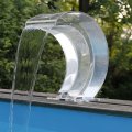 Cascade-de-piscine-en-acrylique-transparent-Mamba-Acrylc-LED-Ubbink-ambiance1