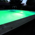 Projecteur-pour-piscine-en-bois-kit-spot-LED-350-plus-blanc-de-ubbink-ambiance2