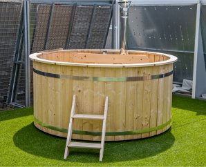 Bain nordique traditionnel en bois d'épicéa | 6 places | Poêle interne en aluminium