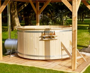 Bain nordique traditionnel en bois d'épicéa | 6 places | Poêle externe en inox