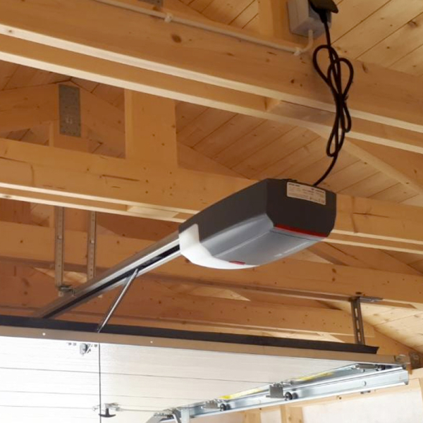 Moteur pour porte de garage sectionnelle