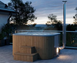 Bain nordique traditionnel à remous carré | bois thermowood | 6 places | DELUXE