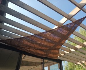 Toile coco triangulaire 350 x 350 x 350 cm – 3 boucles galvanisées incluses